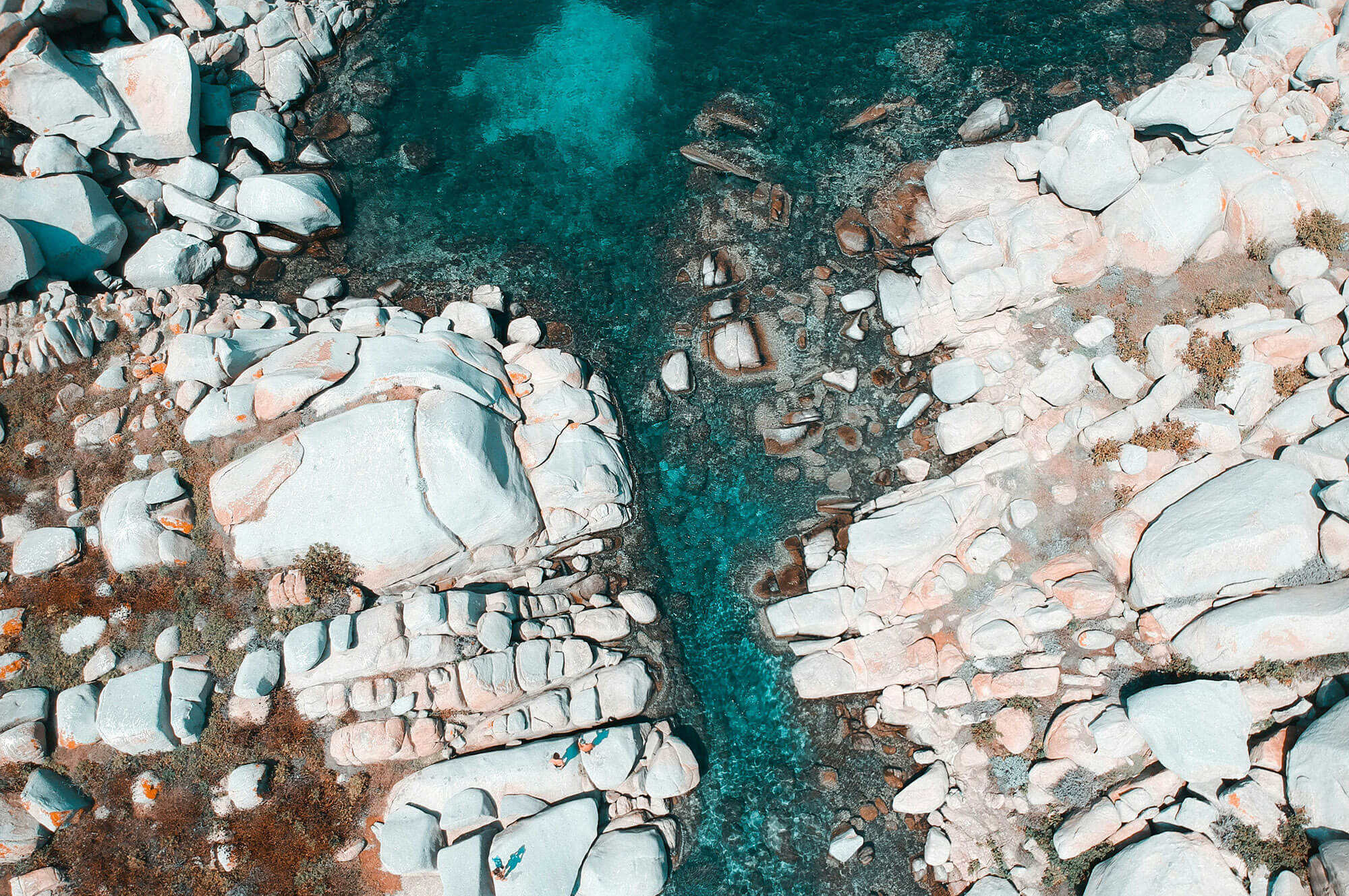 Greenland's rocky shore. Mathilde Cureau | Unsplash