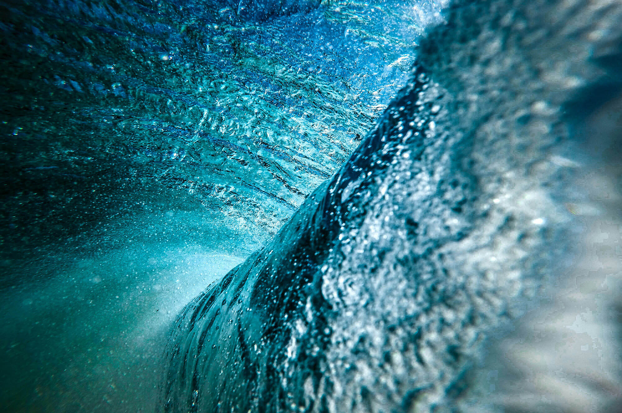 Wave from beneath. Jeremy Bishop | Unsplash